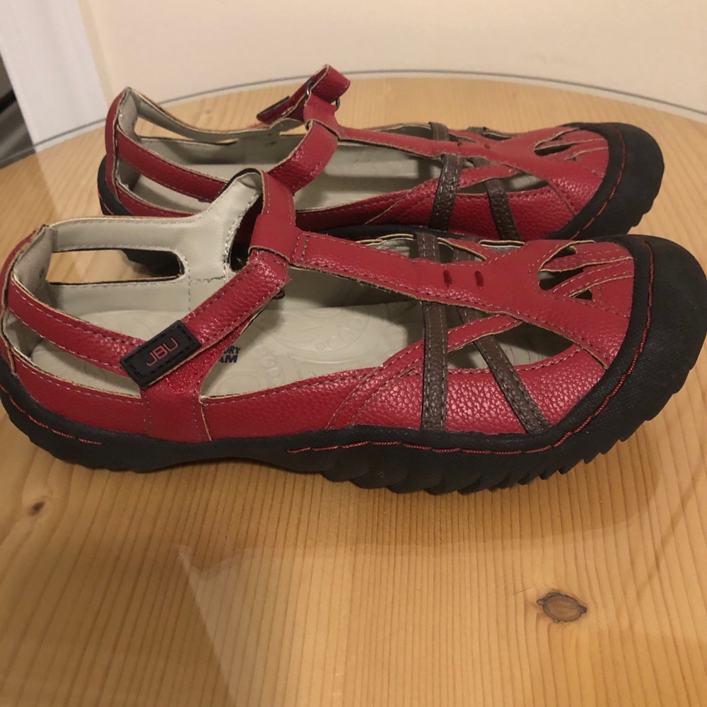 JBU Women's Red and Brown Strappy Closed-Toe Sandals - Picture 3 of 6